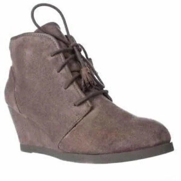 NEW Steve Madden Girl 9 Dallyy Taupe Faux Suede Lace Up Wedge Heel Ankle Boot - Picture 1 of 6